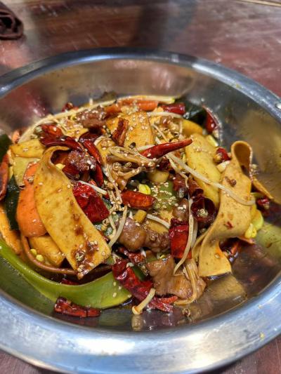 麻辣香锅技术培训班多少钱？飘味缘餐饮培训为何备受推崇？