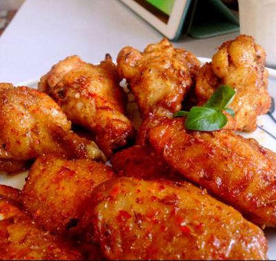 奥尔良烤翅技术培训学校哪家好？飘味缘小吃培训学校深度解析