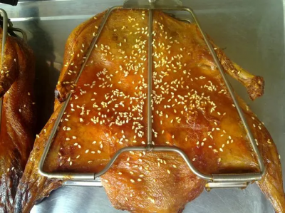 手撕烤鸭技术培训班在哪里？飘味缘小吃培训学校专业解答